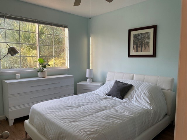 Building Photo - 9857 Baywinds Dr