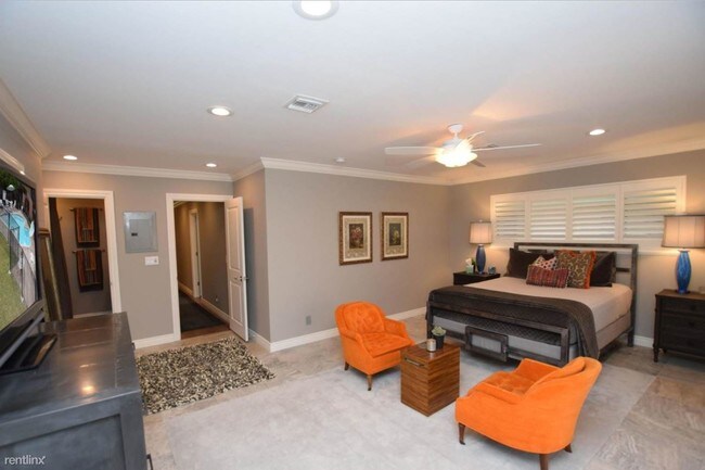 Building Photo - 3 br, 3 bath Condo - 543 E Arrow Hwy Apt 46