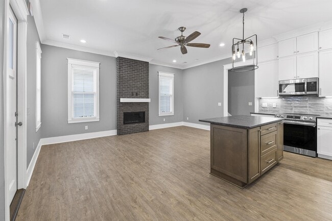 Building Photo - 1705 Double Oak Trl