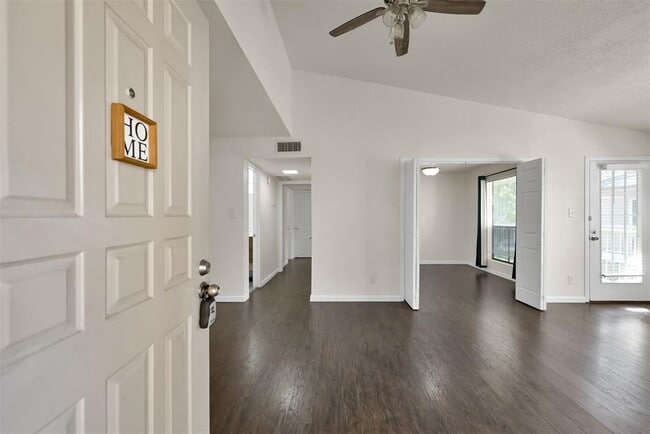 Building Photo - 2120 Wilcrest Dr