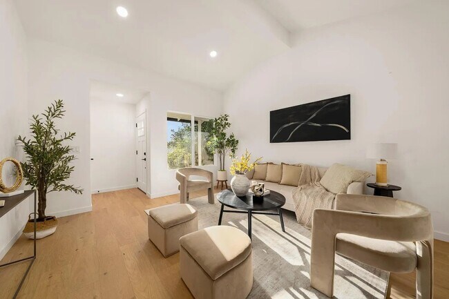 Foto del edificio - 5552 E Knoll Dr