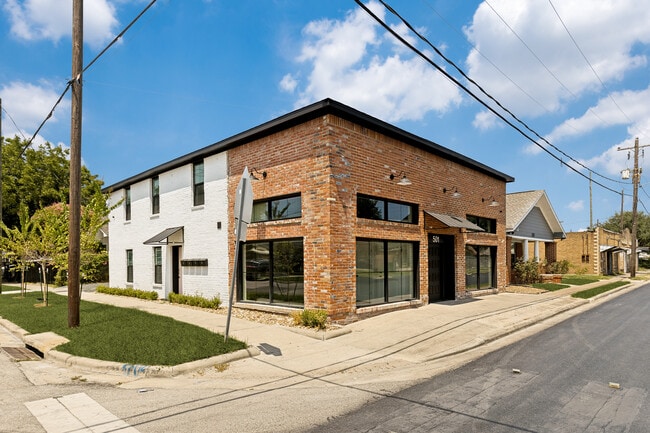 Building Photo - 501 N 67th St