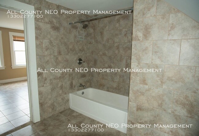 Building Photo - 3525 W. 52nd Street. 1 Bed, 1 Bath