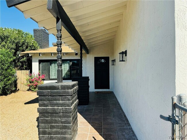 Foto del edificio - 1469 Terrace Dr