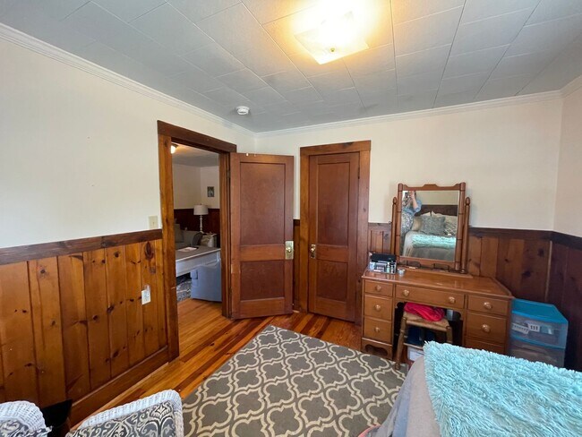 Building Photo - Radford, 3 BR / 1 BA, Available for fall term