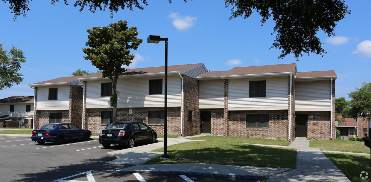 Centennial Townhouses West Apartments in Jacksonville, FL