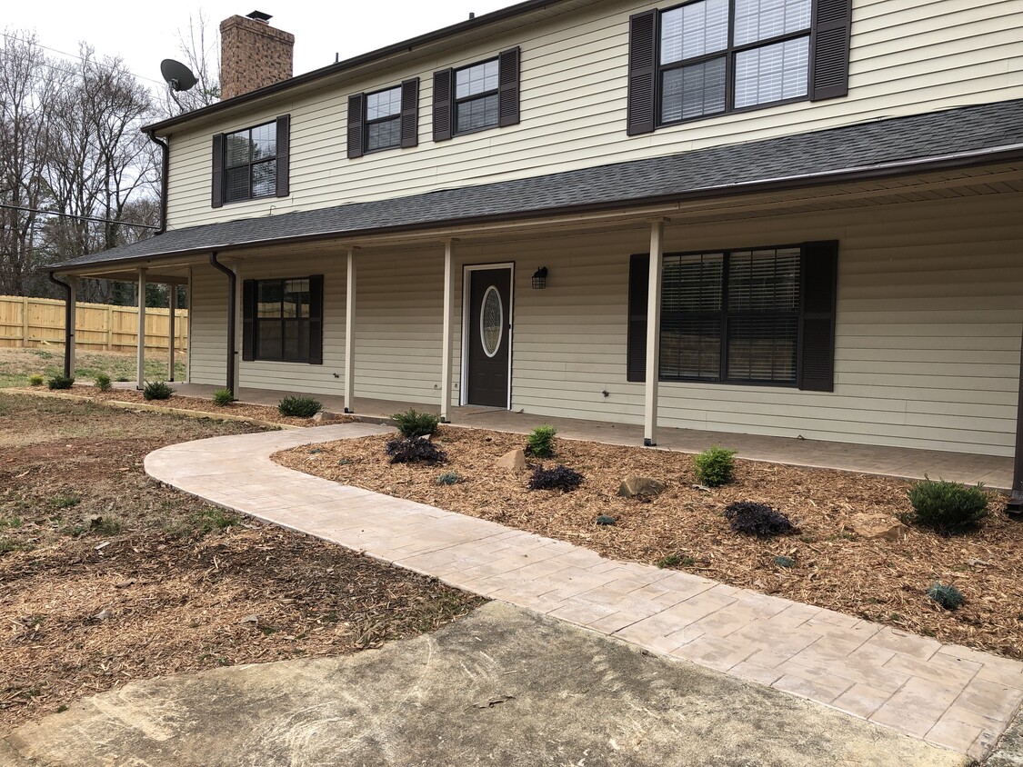 Front Entrance - 515 Rama Rd