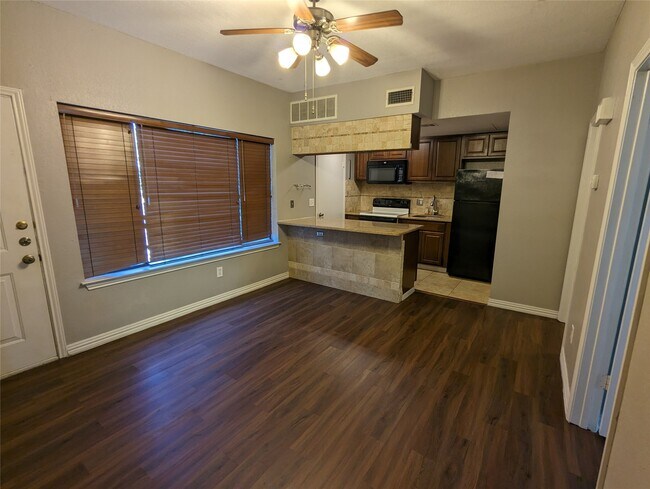 Foto del edificio - 601 Nelray Blvd