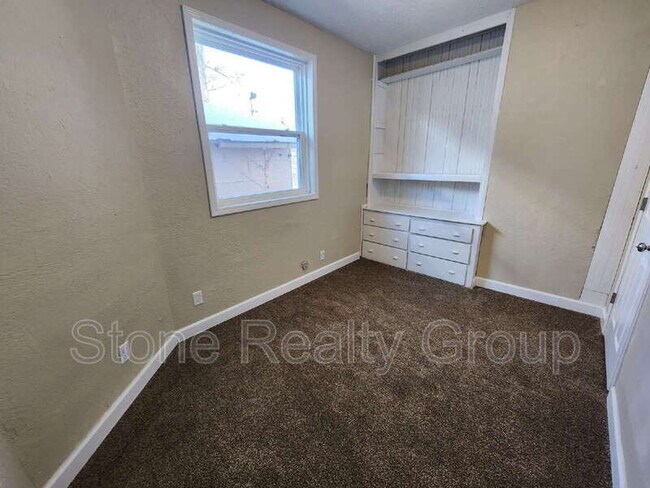 Building Photo - 624 S 8th St