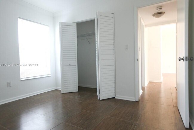 Building Photo - 820 Salzedo St