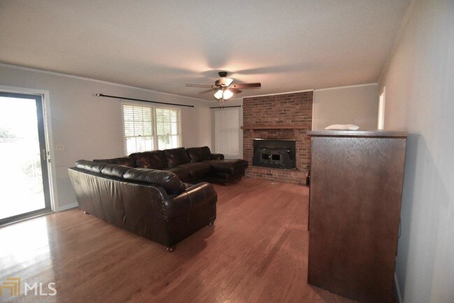 Building Photo - 4669 E Cherokee Dr