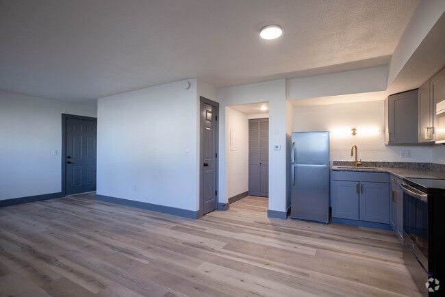 Studio - 400SF - The Hawthorne Apartments