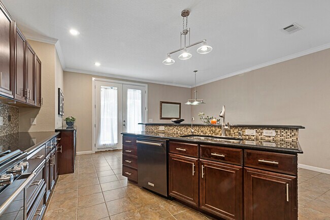 Foto del edificio - 1102 Plattner St