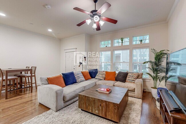 Foto del edificio - Charming 2-Bedroom Townhome for Rent in a Gated Community!