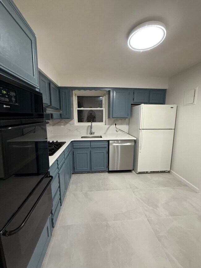 Foto del edificio - 30 Bay 37th St