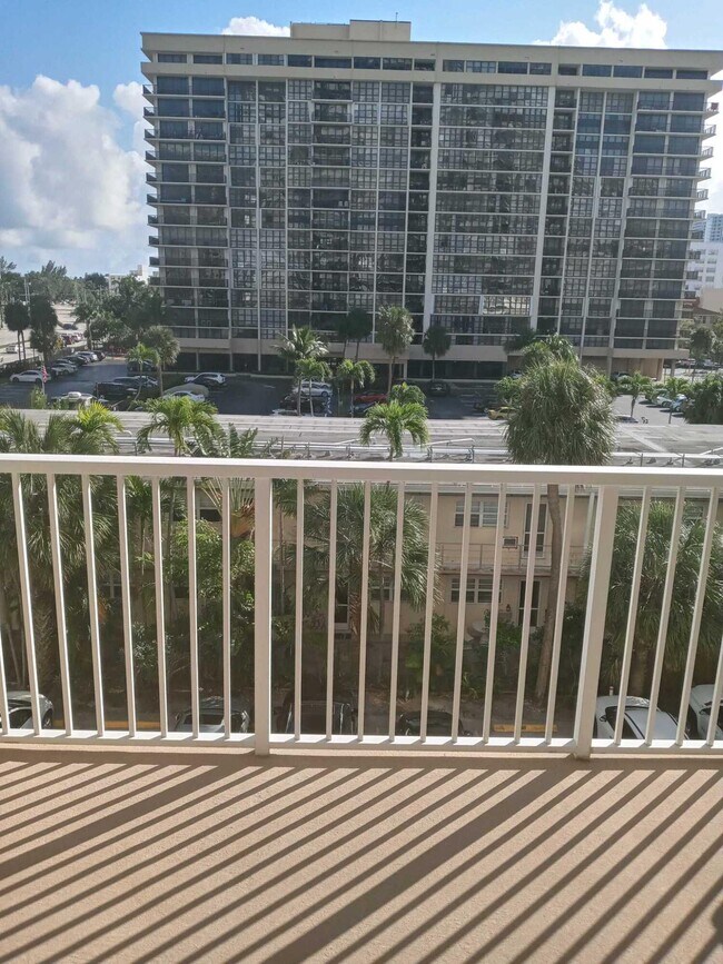 Foto del edificio - 1985 S Ocean Dr