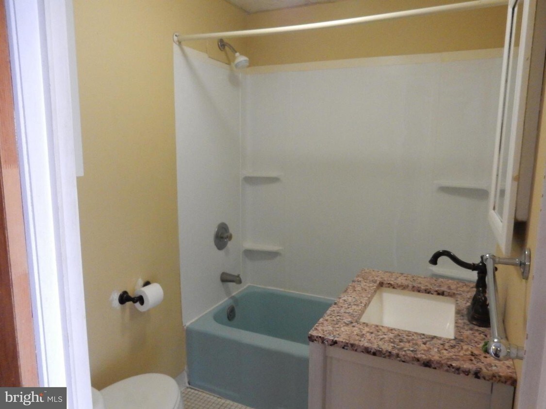 Foto principal - 927 S Clinton St