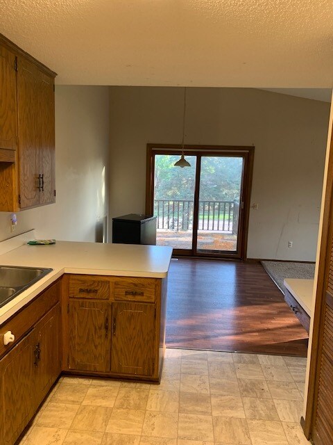 kitchen/dining area - 5054 147th St W