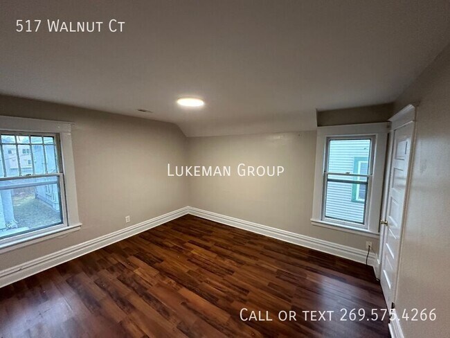 Foto del edificio - 517 Walnut Ct