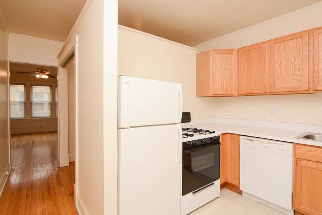 Building Photo - 4311 N Francisco Ave