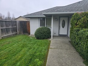 Building Photo - 1690-1692 Nunnwood Ln