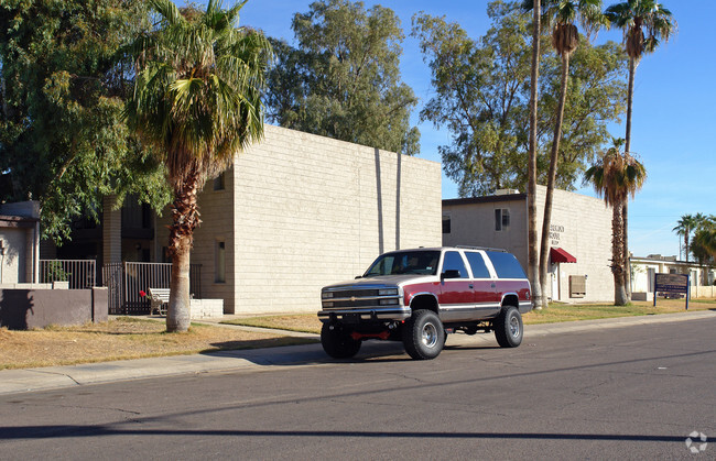 Building Photo - Claremont Apartments