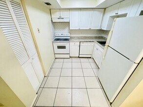 Building Photo - 3096 Collin Dr