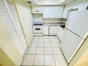 Building Photo - 3096 Collin Dr