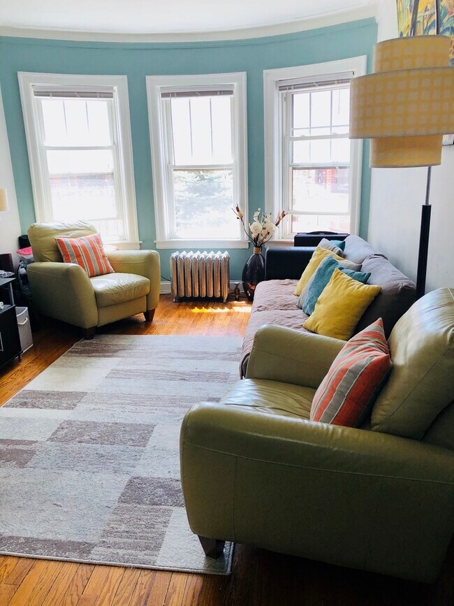 Building Photo - 1068 W Thorndale Ave