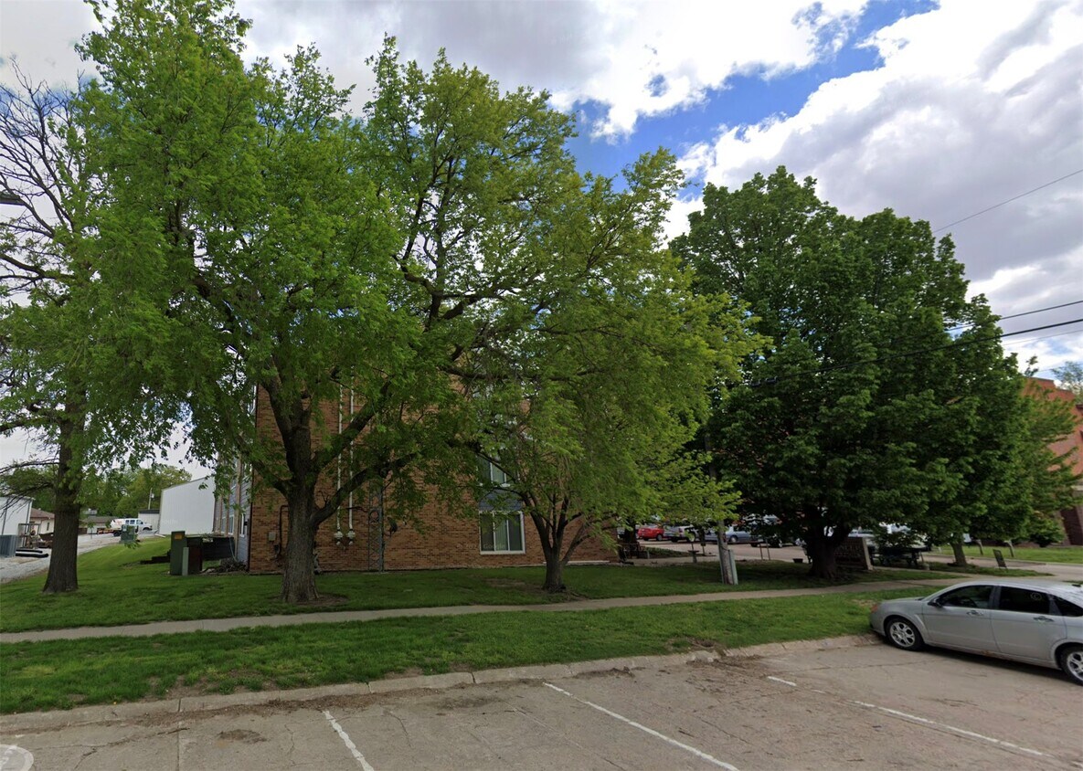 Building Photo - 123 S 11th St