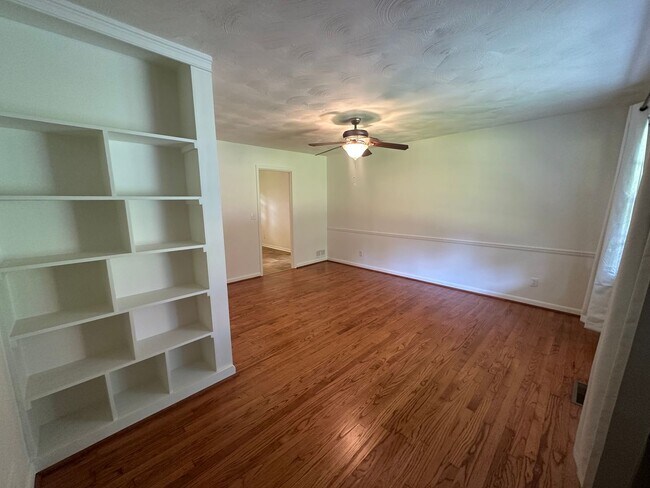 Foto del edificio - 729 W 38th St
