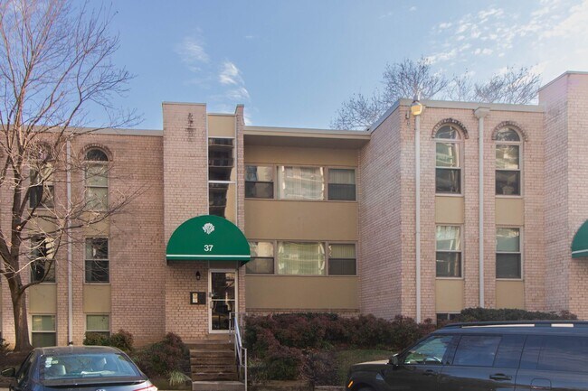 Foto del edificio - Beautiful top-level 1 bedroom, 1 bathroom condo in Alexandria City