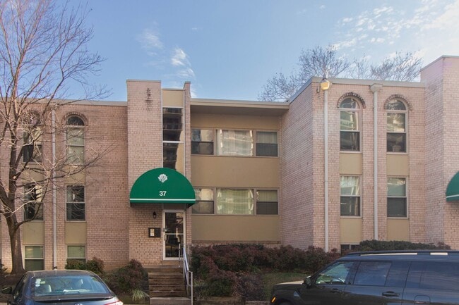 Photo - Beautiful top-level 1 bedroom, 1 bathroom condo in Alexandria City