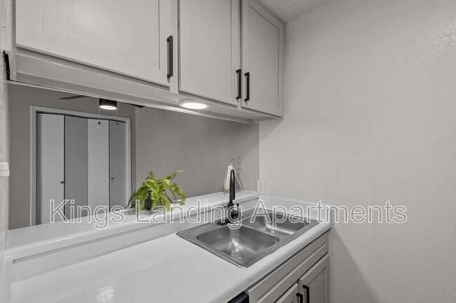Building Photo - 304 C Kings Way Dr