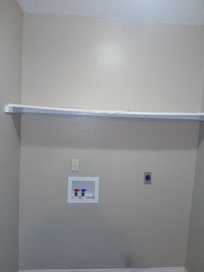 Foto del edificio - 4301 Yorkshire Dr