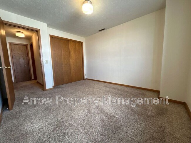Foto del edificio - 208 E 5th St