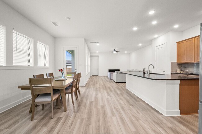 Foto del edificio - 1511 Emma Lk Dr