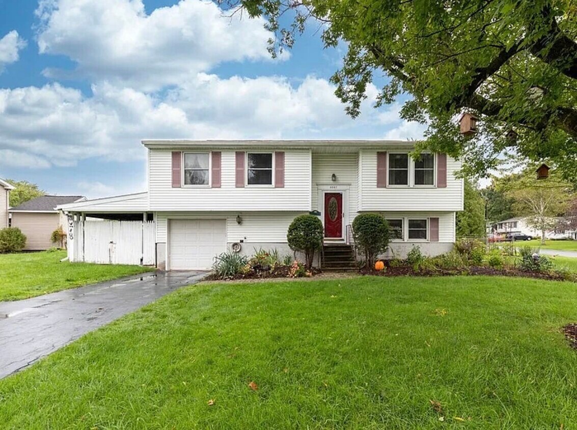 Foto principal - 8357 Redwing Dr