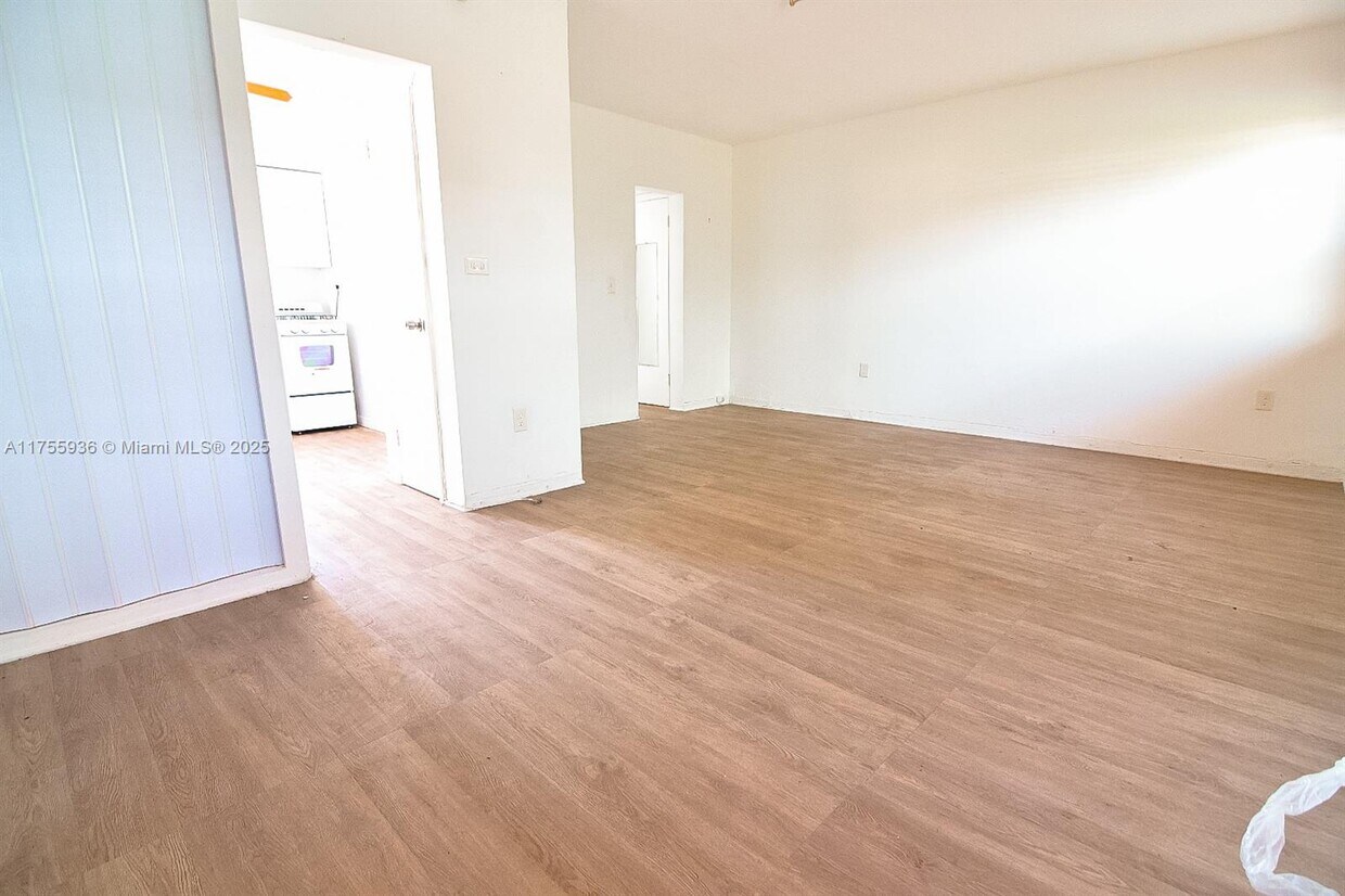 Foto principal - 2170 NW Flagler Terrace