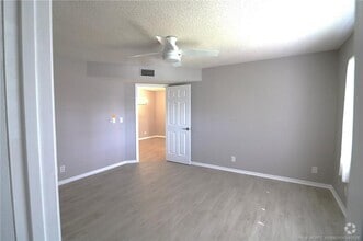 Building Photo - 301 SW South River Dr