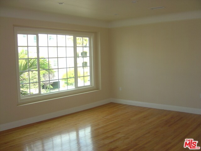 Building Photo - 1415 S Beverly Glen Blvd