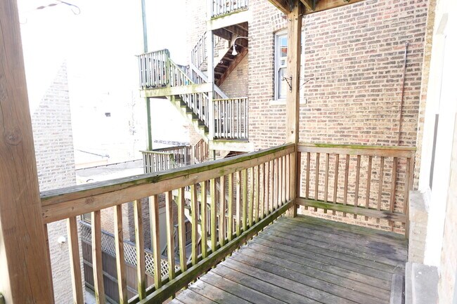 Foto del edificio - 6255 N Oakley Ave