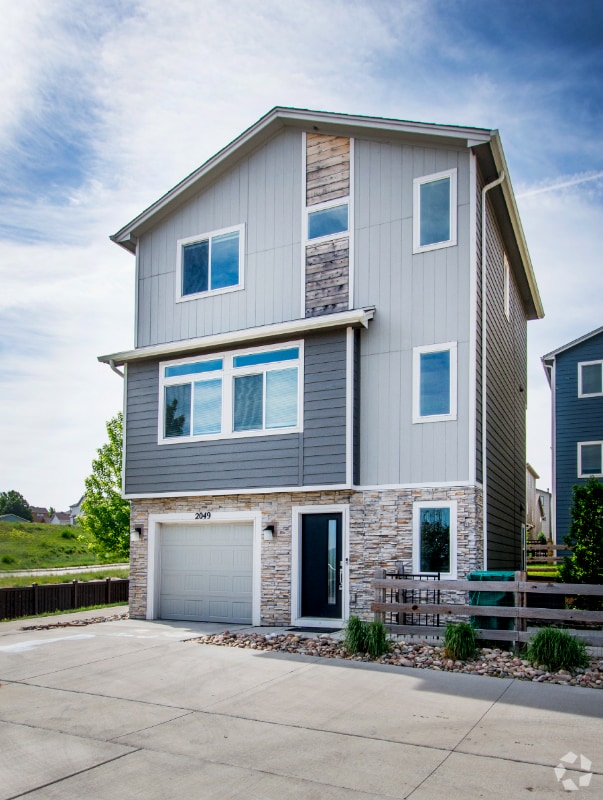 Building Photo - 2049 Corker View