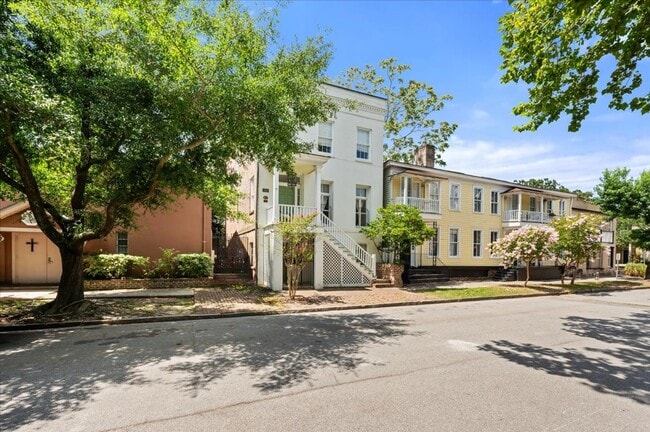 Foto del edificio - Adorable 1 bedroom apartment. Ground floor...
