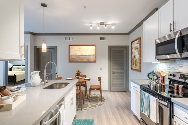 Foto del edificio - Elevated Lifestyle, With 1 Month Complimen...