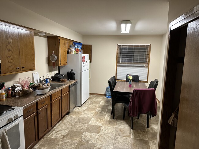 Kitchen - 2421 Pebble Valley Rd