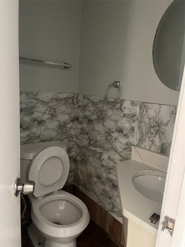 Foto del edificio - 3443 Nutwood Ln