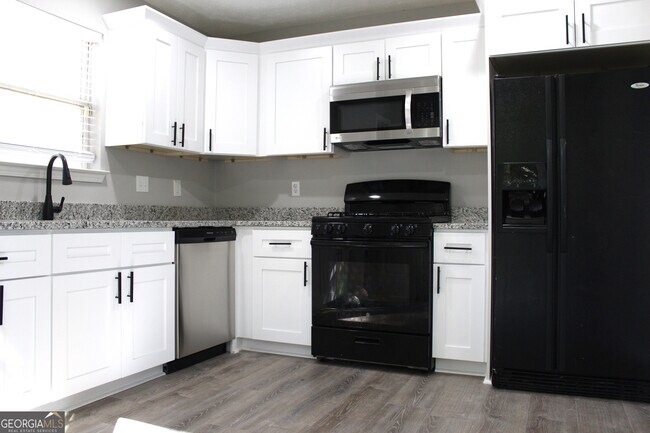 Foto del edificio - 2640 Field Spring Dr