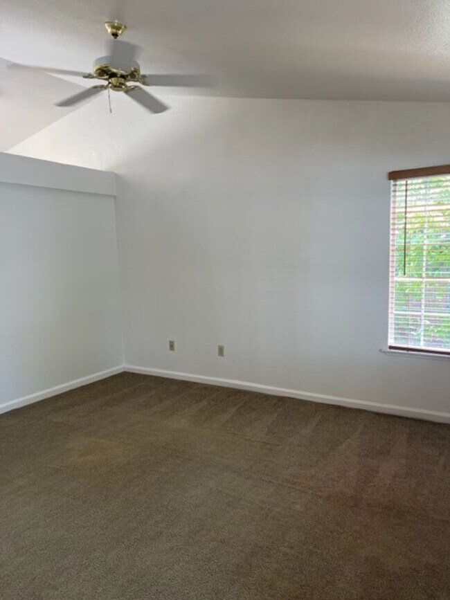 Foto del edificio - 3 Bedroom in Quail Ridge Subdivision