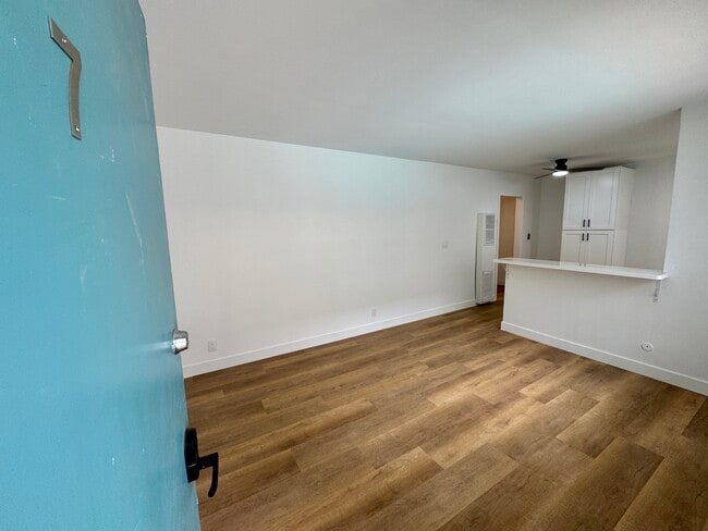 Building Photo - 1230 W 29th St